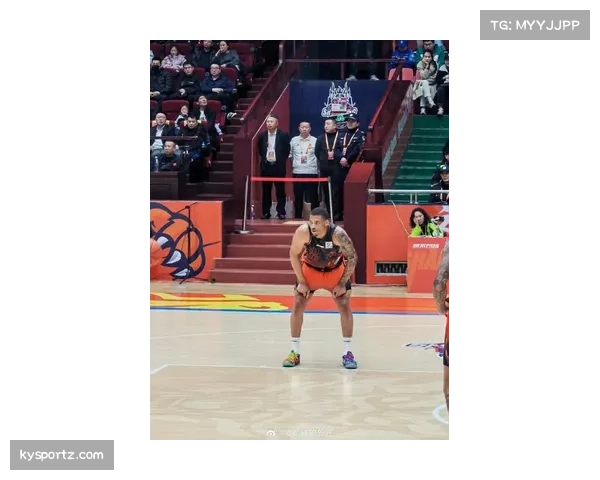 约翰逊交叉步突破技术娴熟 山东队半场进攻因持球突破点增加而流畅